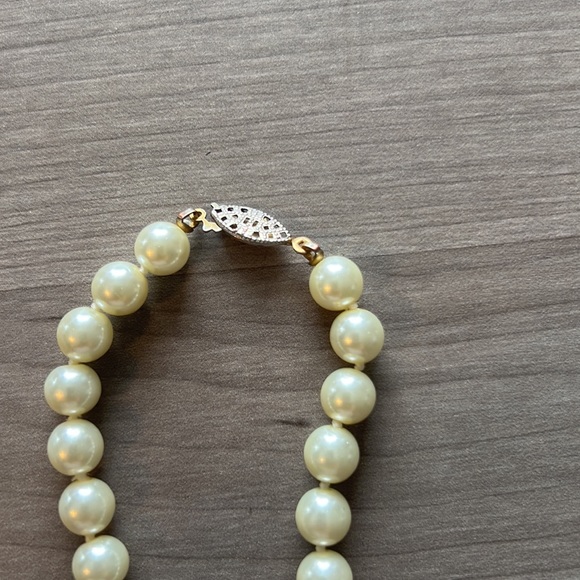 Pearl Necklace - Picture 2 of 5